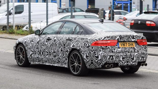 Take a 5.0T V8 engine, a spy photo of the Jaguar XE SVR model